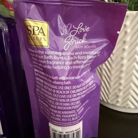 🆕🪻 SPA LUXURY “LOVE STRUCK” 3-PIECE BODY CARE SET. BRAND NEW FULL SIZE. - Picture 6 of 7